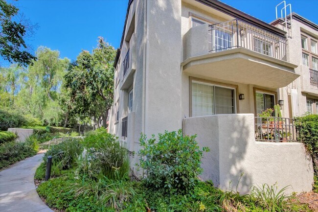Building Photo - 24101 Del Monte Dr