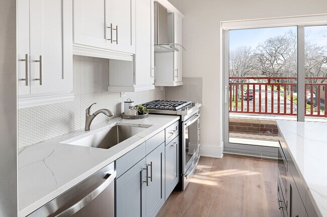 Foto del edificio - 1610 N Normandy Ave