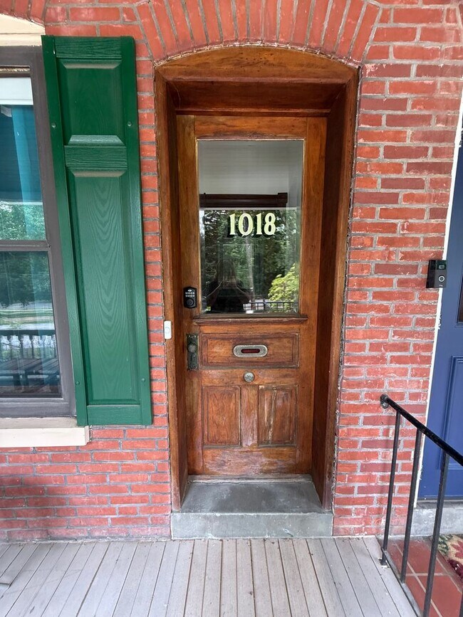 Building Photo - Charming and unique 3 bedroom, 3 bath townhome near Brandywine River and Zoo
