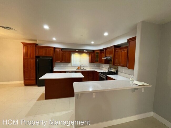Building Photo - 6 br, 5 bath House - 2049 E. Turin Ave