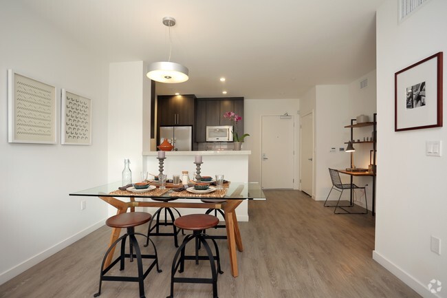 1BR, 1BA - 695 SF - Harlow