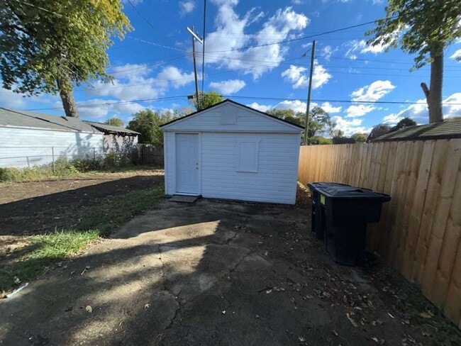 Building Photo - New Renovated 3 Bedroom Bungalow