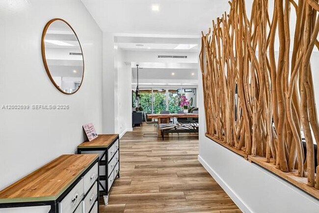Foto del edificio - 570 NE 52nd Terrace