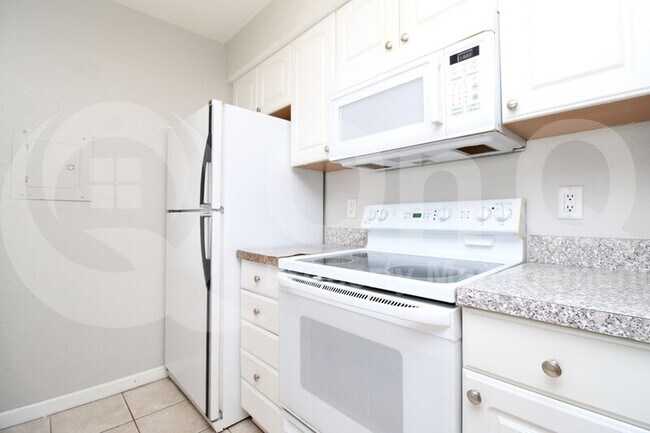 Foto del edificio - 8055 E Thomas Rd