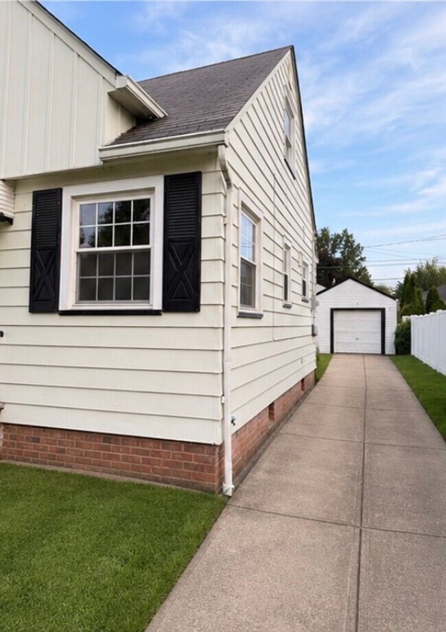 Foto del edificio - 5503 Allanwood Rd