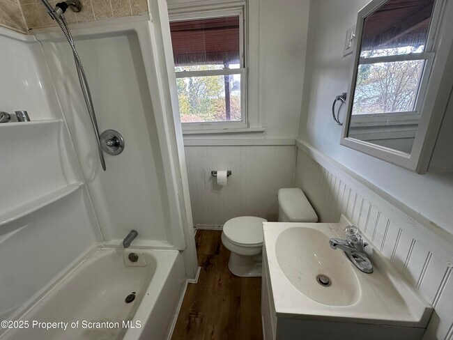 Foto del edificio - 568 Main St