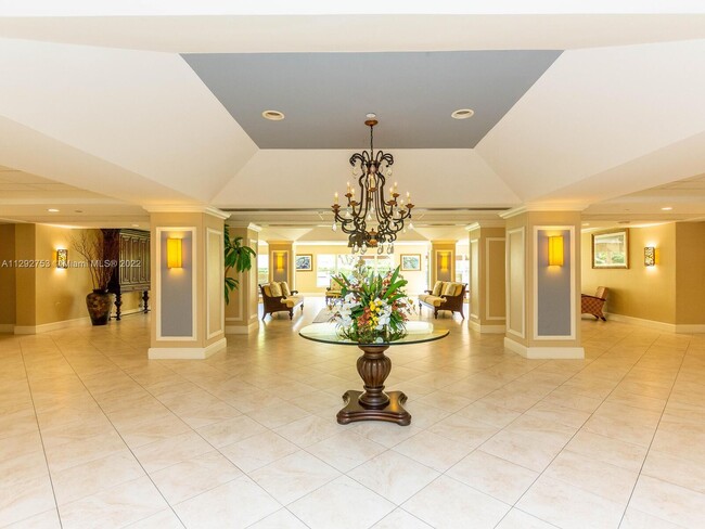 Building Photo - 3200 Port Royale Dr N