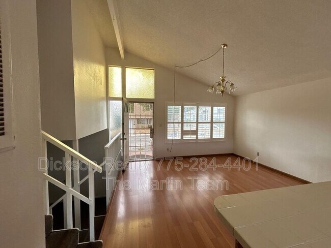 Building Photo - 306 E Quail St