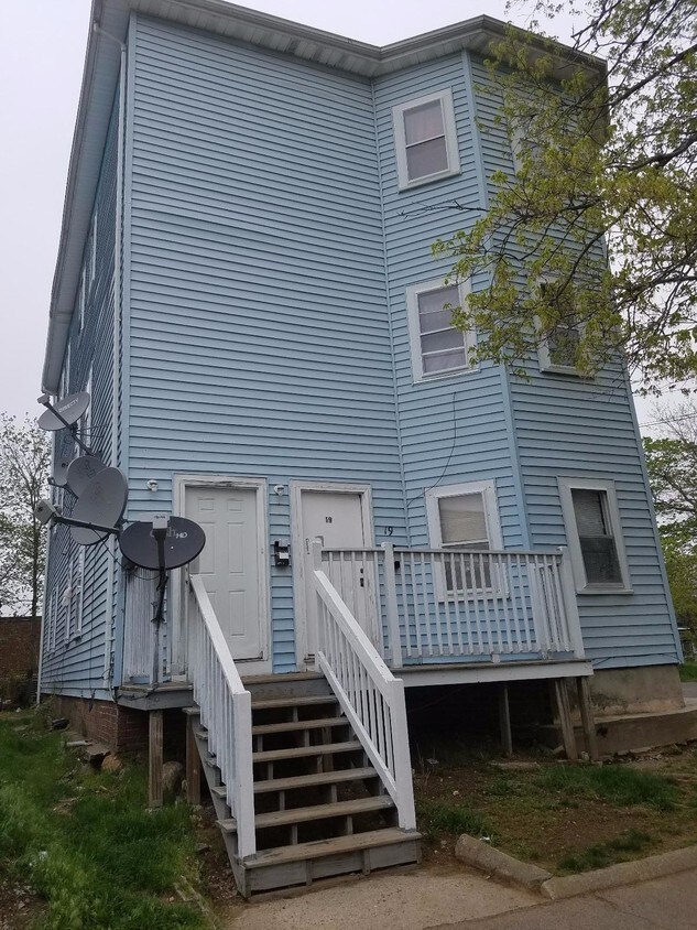 19 Davids St, Brockton, MA 02301 Apartment for Rent in Brockton, MA