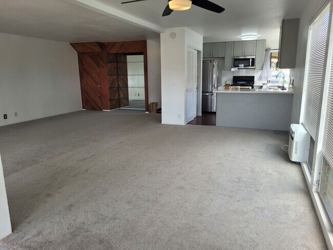 Foto del edificio - Quiet w/Beautiful Ocean Views 3bd, 2.5bath, SF w/2 car garage 1655sqft unit . $4200