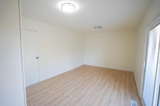 Foto del edificio - Beautifully updated 3-bedroom, 2-bath bric...
