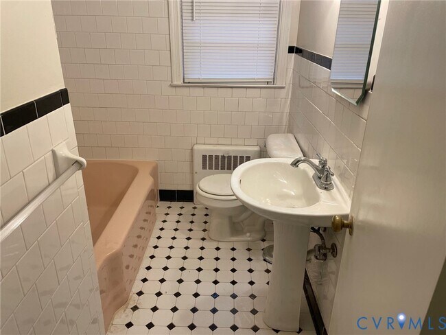 Building Photo - 1310 Forest Ave