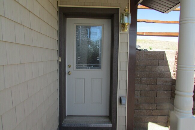 Front entry - 2230 Lamplighter Ln