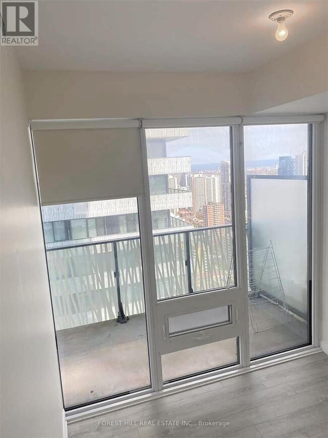 Photo du bâtiment - 42 Charles St E