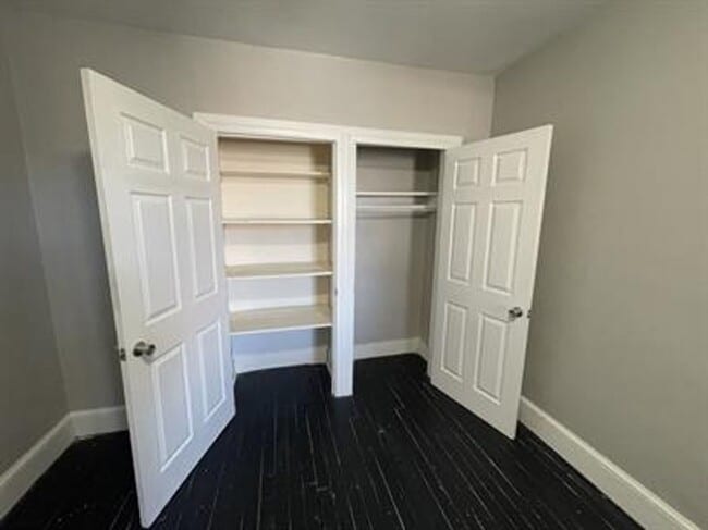 Foto del edificio - 631 Roosevelt Ave