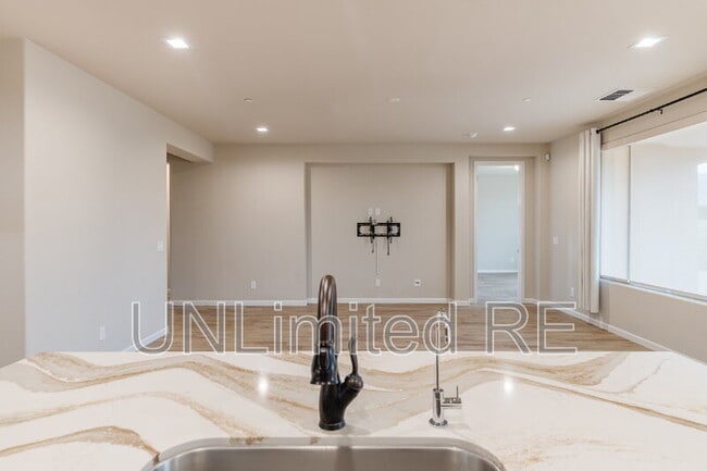 Building Photo - 308 Spirit Cir