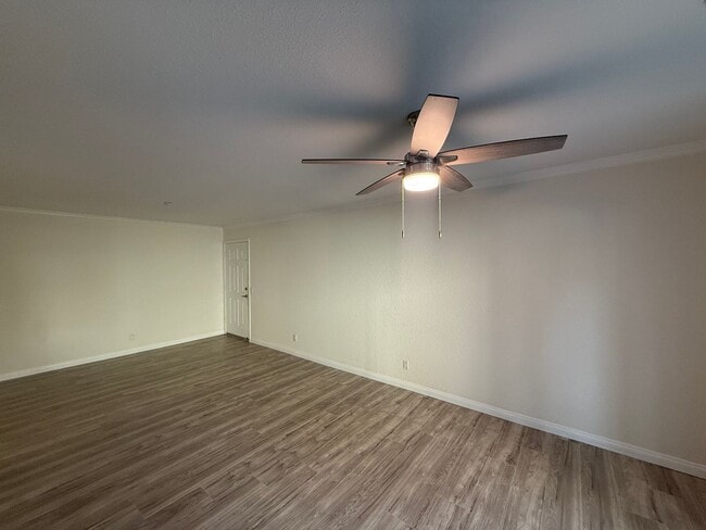 Foto del edificio - Charming 2-Bed/2-Bath Condo in Gated Forest Glen Community