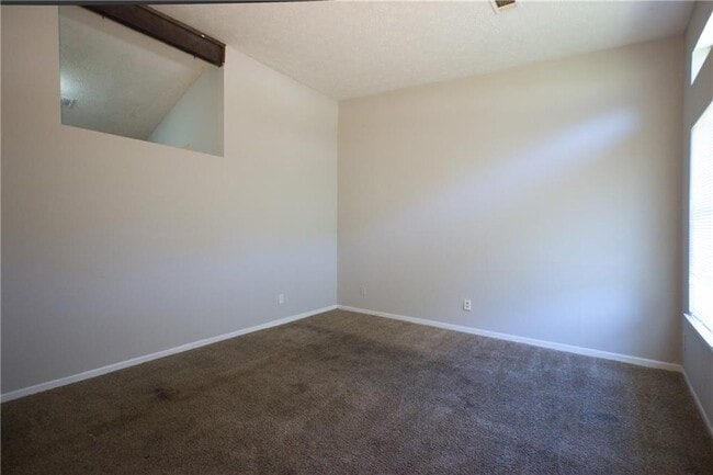 Building Photo - 2414 Leslie Brook Dr