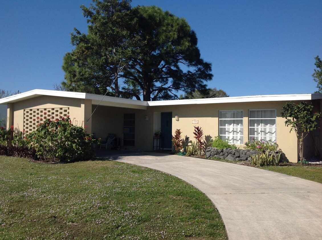 Foto principal - 113 NE Tunison Ave