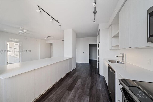 Foto del edificio - 555 NE 8th Street Unit 1601