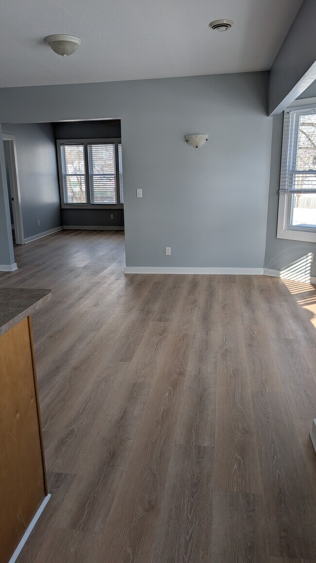 Fotografía del edificio - 517 E Barker Ave