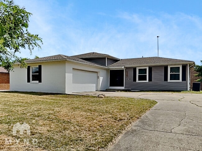 Building Photo - 2757 Kenview Rd S