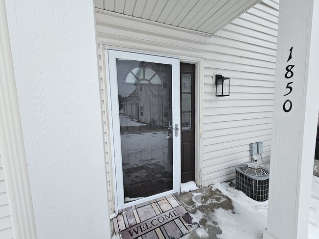 Building Photo - 1850 Stoney Ln