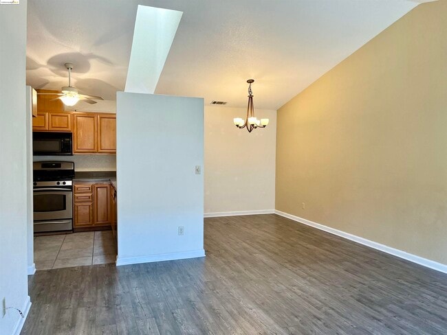 Building Photo - 806 Villa Terrace