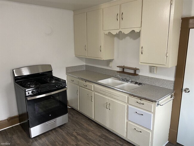 Building Photo - 2 br, 1 bath Duplex - 632 Werle Avenue Upper