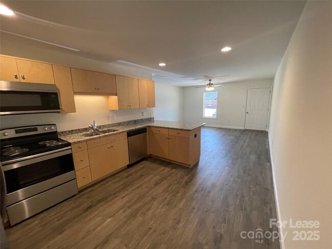 Building Photo - 4013 Eugene Dr