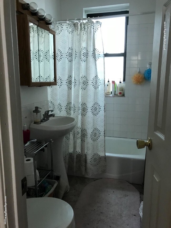 Foto del edificio - 17 Cummings Rd