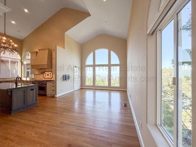 Foto del edificio - 6053 Skyline Blvd