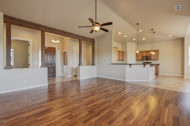 Building Photo - 469 Isabelle Ln