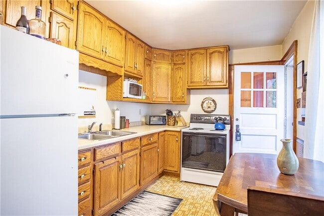 Foto del edificio - 3 bedroom, 1 bathroom Home With Garage