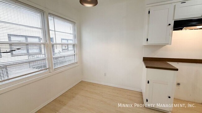 Building Photo - 5005 Avenue W