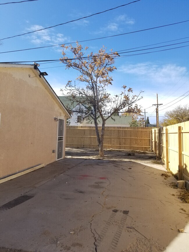Foto del edificio - 1815 E 8th St