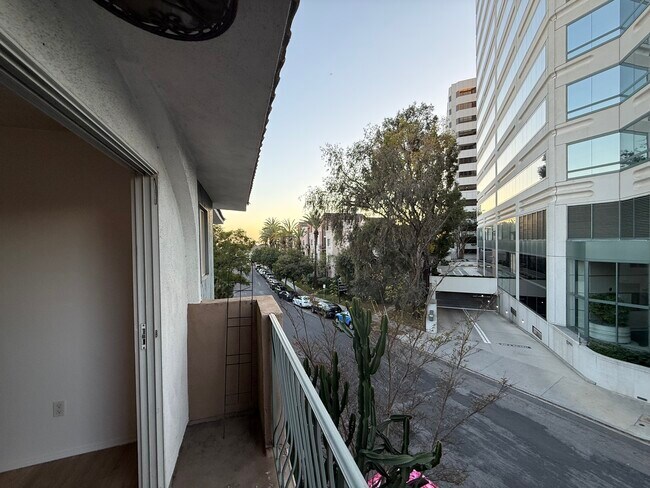 Foto del edificio - 1218 McClellan Dr
