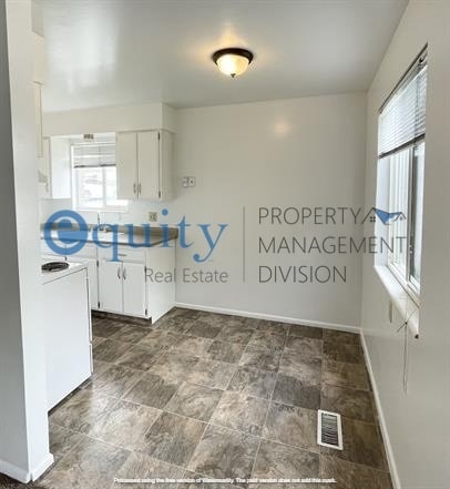 Building Photo - 549 Stringham Ave