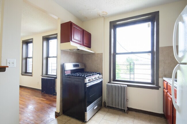 Building Photo - 425 Rose Ave