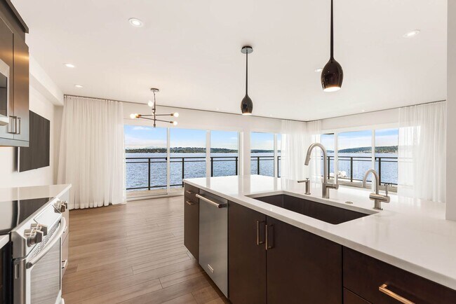 Foto del edificio - 6401 Lake Washington Blvd NE