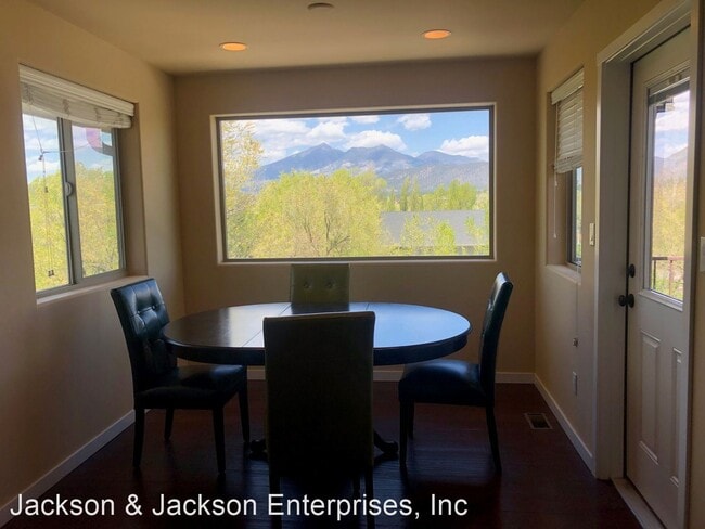Building Photo - 3 br, 2 bath House - 538 S. Fountaine Unit 4