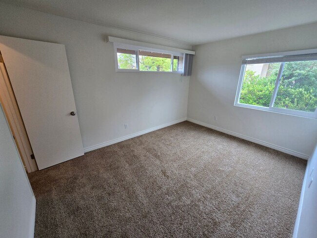 Foto del edificio - Rancho Penasquitos 2-story. 4 br., 3 ba.