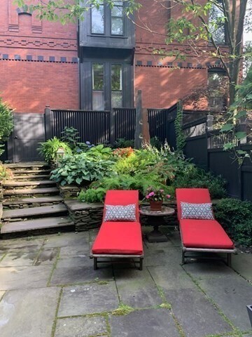 Primary Photo - 71 Monmouth St