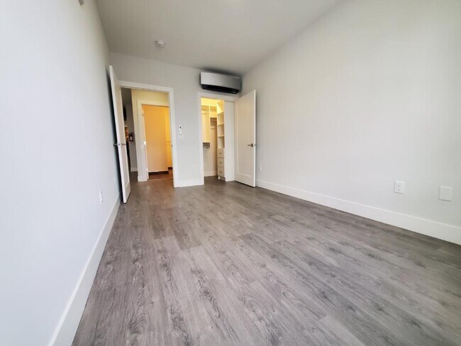 Dormitorio (vista interior) - 62 69th St