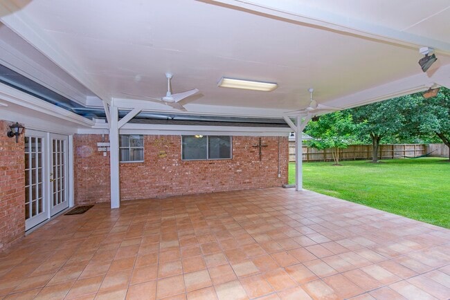 Building Photo - 8003 Sharpview Dr