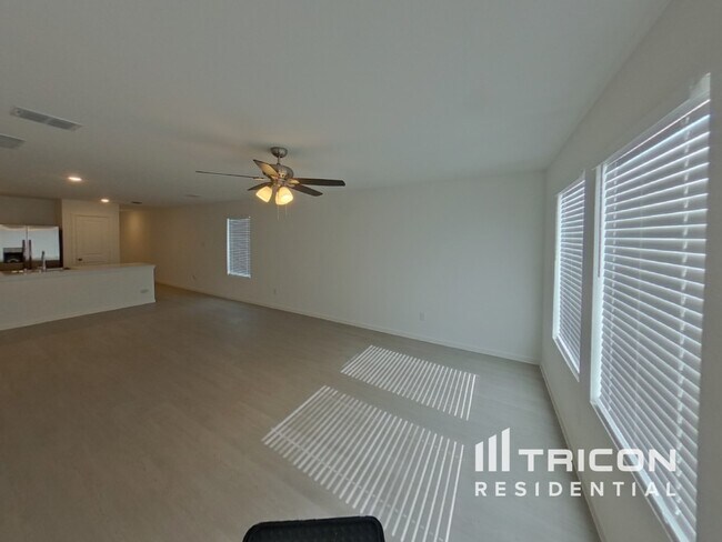 Building Photo - 811 Ponderosa Ln