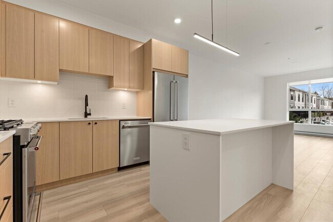 Photo du bâtiment - 2771 Montrose Ave