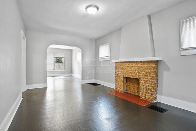 Foto del edificio - 4116 Larkwood Ave