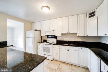 Foto del edificio - 205 Yoakum Pkwy