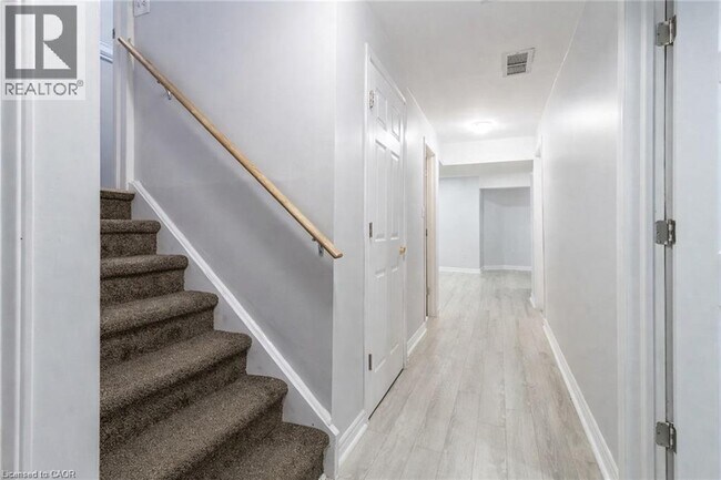 Photo du bâtiment - 92 Helena Feasby St